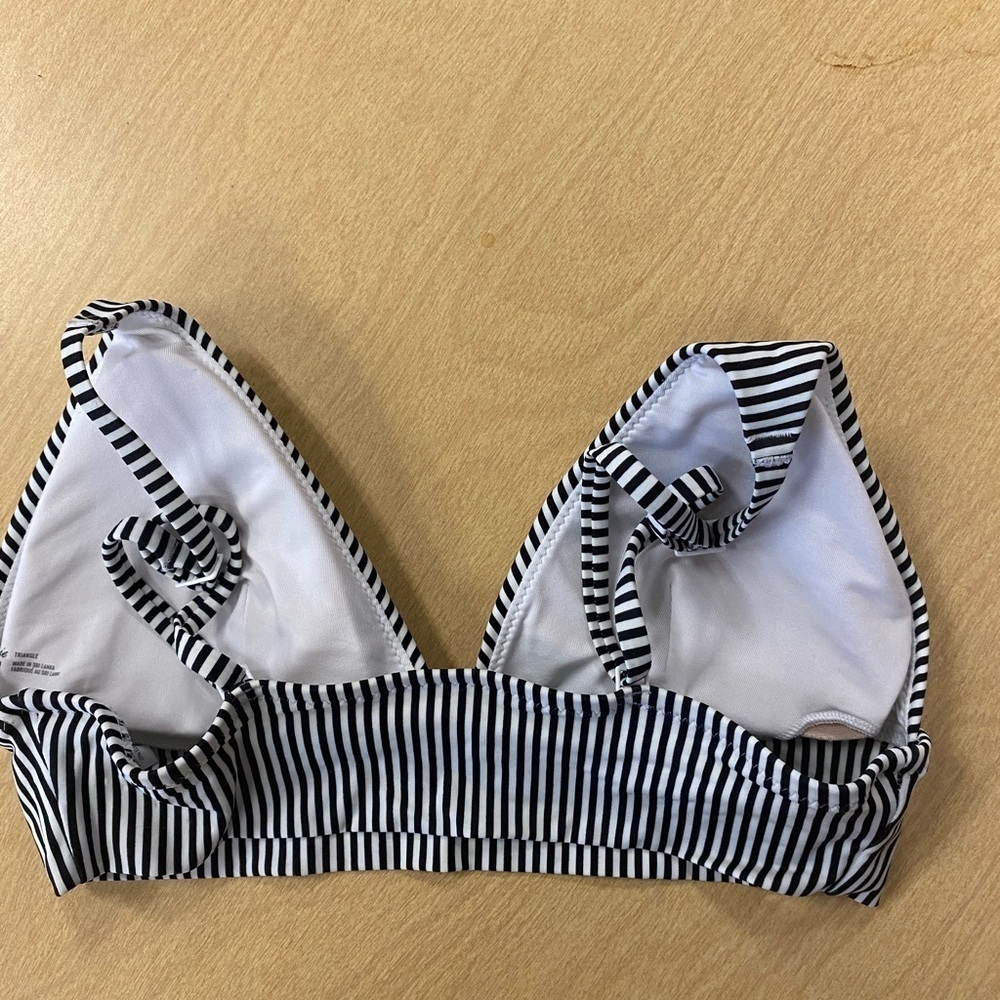 Aeries black and white bikini top- size medium - Picture 3 of 3